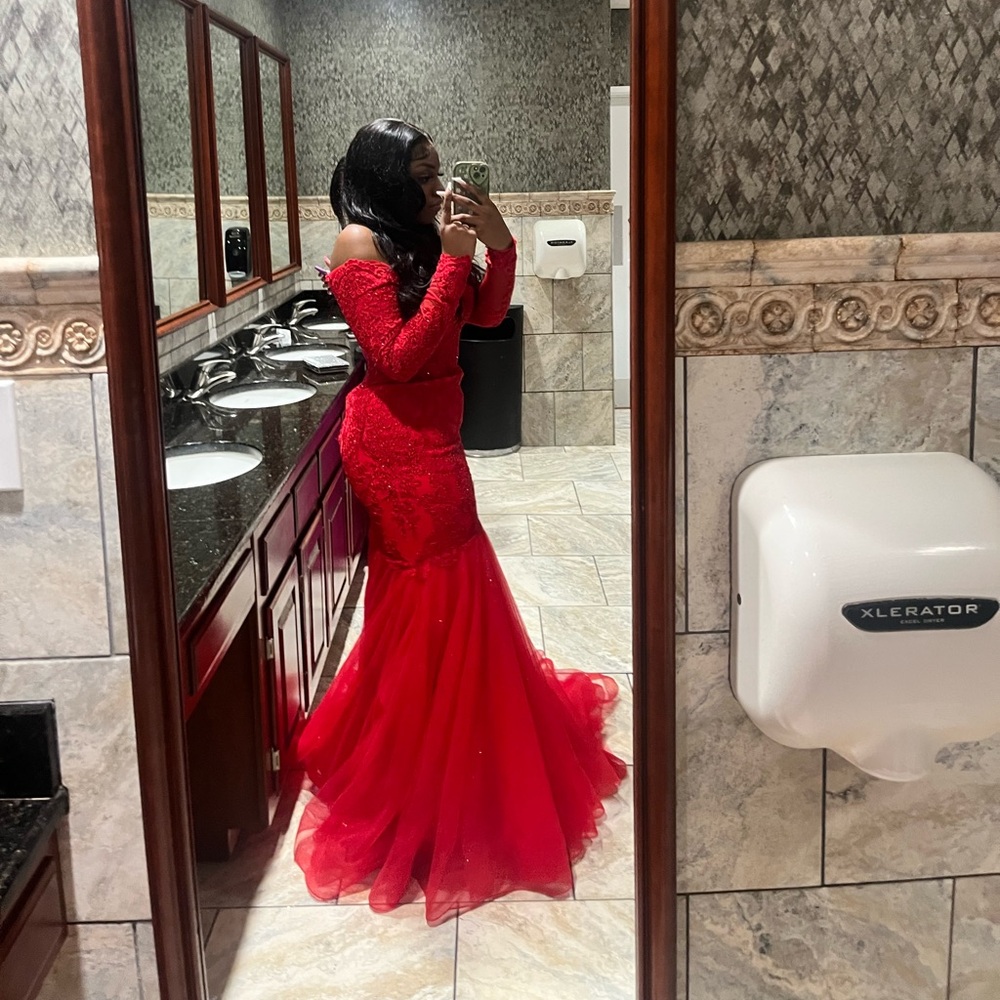 This was my senior prom dress, It was only worn for maybe 2 hours good condition